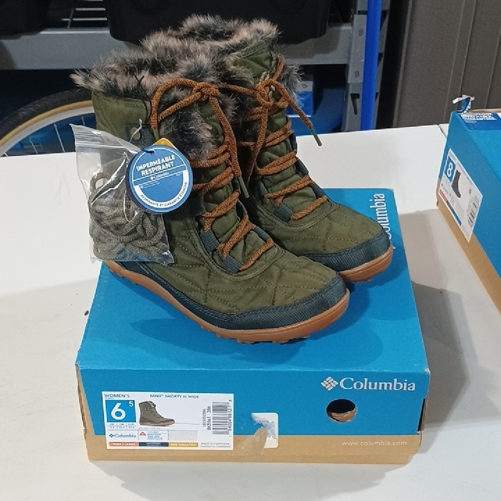 Columbia Women's Olive Winter Boots with Faux Fur